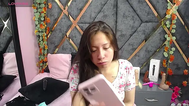 Snapshot of alison_deep chatting on March 18, 3:53 am alison deep online show from March 18, 3:53 am