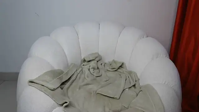 Snapshot of GoddessGlide chatting on December 3, 2:08 am GoddessGlide online show from December 3, 2:08 am