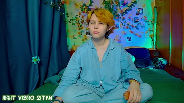 Snapshot of TrickyKitsune chatting on October 15, 10:37 am TrickyKitsune online show from October 15, 10:37 am