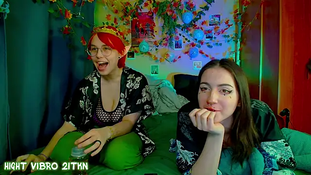 Snapshot of TrickyKitsune chatting on November 13, 3:33 pm TrickyKitsune online show from November 13, 3:33 pm