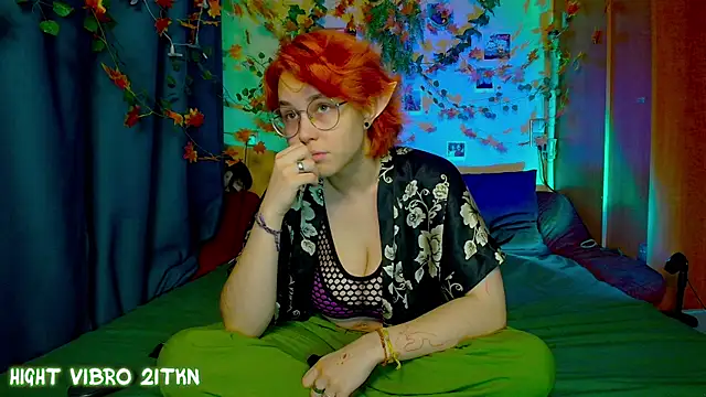 Snapshot of TrickyKitsune chatting on November 17, 1:50 pm TrickyKitsune online show from November 17, 1:50 pm