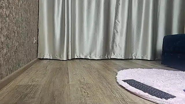 Jennifer Braun online show from December 18, 2:12 pm