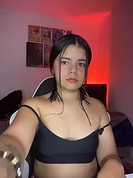 Snapshot of pretty_angela1 chatting on March 3, 7:47 am pretty angela1 online show from March 3, 7:47 am