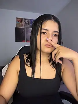 Snapshot of pretty_angela1 chatting on March 10, 10:15 pm pretty angela1 online show from March 10, 10:15 pm