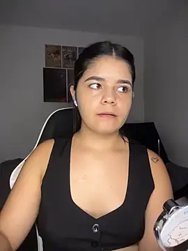 Snapshot of pretty_angela1 chatting on March 25, 1:33 am pretty angela1 online show from March 25, 1:33 am