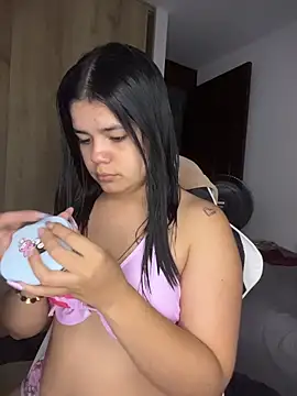 Snapshot of pretty_angela1 chatting on March 27, 4:07 am pretty angela1 online show from March 27, 4:07 am