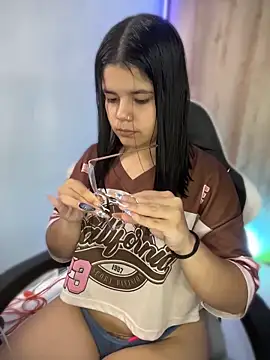 pretty angela1 online show from May 2, 3:17 pm