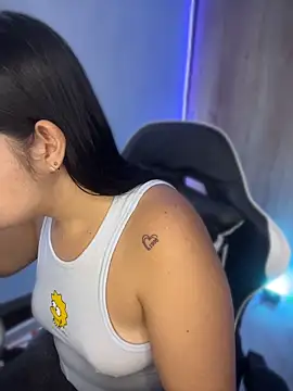 pretty angela1 online show from May 4, 4:03 pm