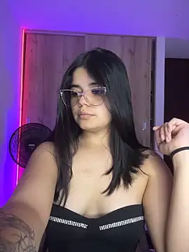 pretty angela1 online show from June 3, 3:42 am