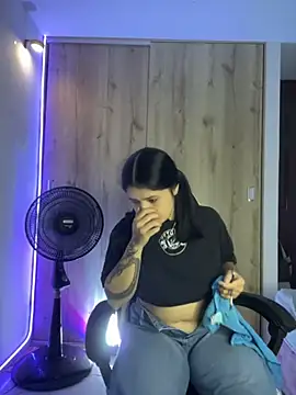 pretty angela1 online show from June 28, 3:45 am