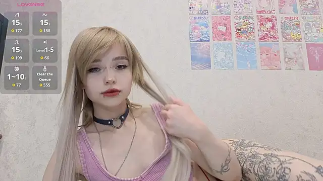 Snapshot of emodreamgirl chatting on June 14, 3:58 pm emodreamgirl online show from June 14, 3:58 pm