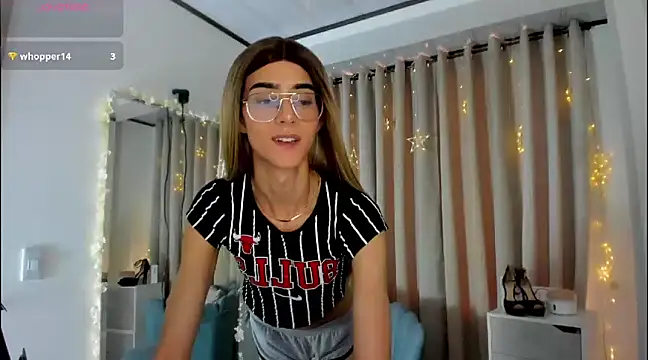 Snapshot of alahia_sweet chatting on January 2, 7:29 pm alahia sweet online show from January 2, 7:29 pm