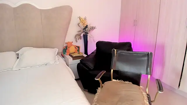 Snapshot of rachaeldeckard__ chatting on October 21, 3:40 am rachaeldeckard online show from October 21, 3:40 am