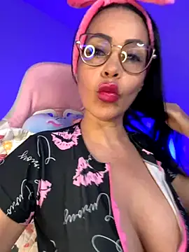 Snapshot of KarolRubi1 chatting on October 7, 1:36 am KarolRubi1 online show from October 7, 1:36 am