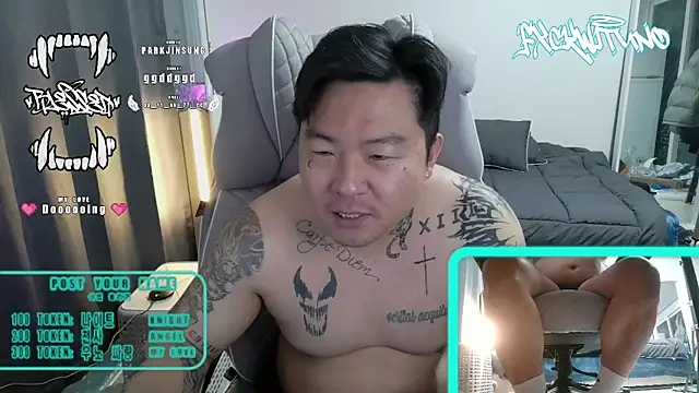 Snapshot of fxckwituno chatting on February 9, 6:43 am fxckwituno online show from February 9, 6:43 am