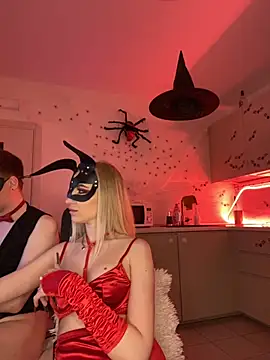 Snapshot of SOFYandMIKE chatting on October 17, 8:33 pm SOFYandMIKE online show from October 17, 8:33 pm