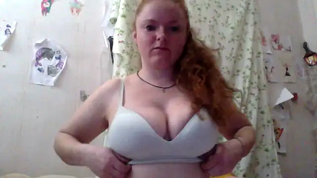 Snapshot of Rae_Jeannie chatting on April 17, 5:32 am Rae Jeannie online show from April 17, 5:32 am