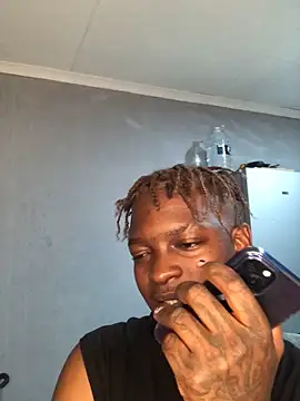 Snapshot of Redfucks333 chatting on January 6, 6:33 pm Redfucks333 online show from January 6, 6:33 pm