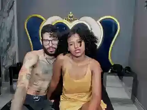 Snapshot of JenniferandBen chatting on January 5, 10:19 pm JenniferandBen online show from January 5, 10:19 pm