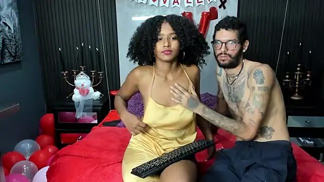 Snapshot of JenniferandBen chatting on February 13, 1:29 am JenniferandBen online show from February 13, 1:29 am