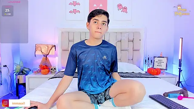 Maxi little online show from October 15, 9:04 pm