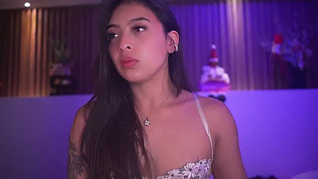 Snapshot of Camila_dupont chatting on December 4, 4:00 am Camila dupont online show from December 4, 4:00 am