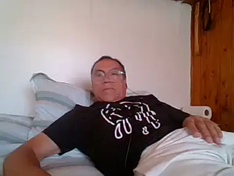 Snapshot of santiagon2015 chatting on January 10, 7:32 pm santiagon2015 online show from January 10, 7:32 pm