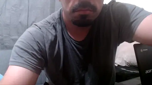 Snapshot of k1oudE chatting on April 20, 10:33 pm k1oudE online show from April 20, 10:33 pm