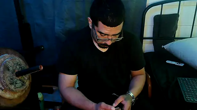 Snapshot of k1oudE chatting on May 27, 2:03 pm k1oudE online show from May 27, 2:03 pm