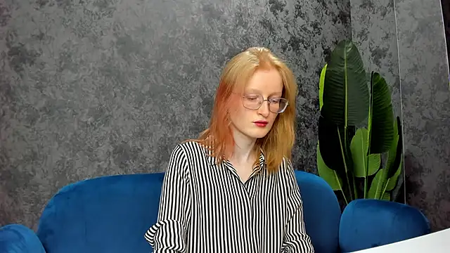 ElizabethHarpper online show from February 3, 8:02 am