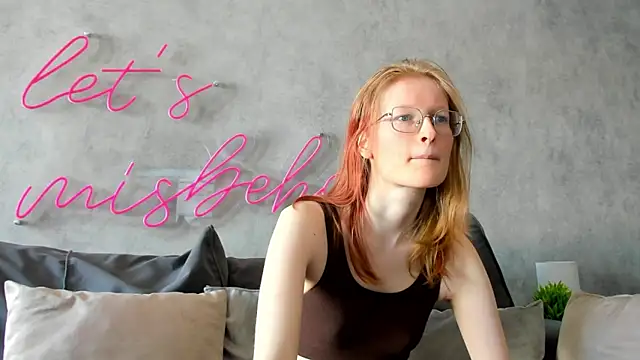 ElizabethHarpper online show from February 8, 7:59 am