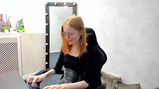 ElizabethHarpper online show from March 7, 4:02 am