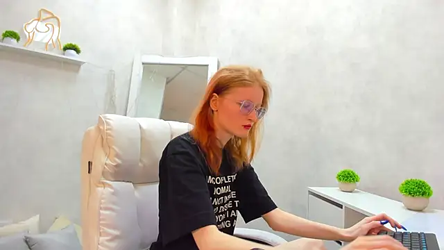 ElizabethHarpper online show from March 10, 8:15 am