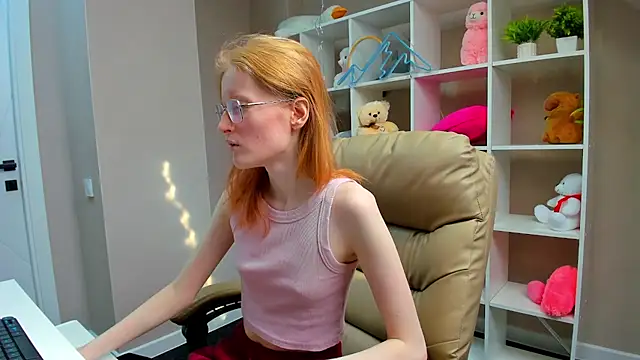 ElizabethHarpper online show from March 12, 8:19 am