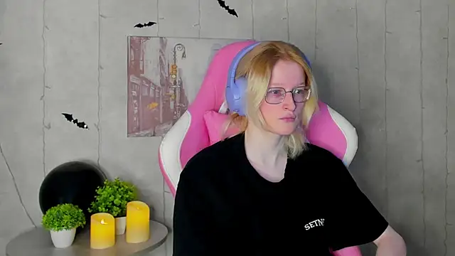 ElizabethHarpper online show from November 4, 1:05 am