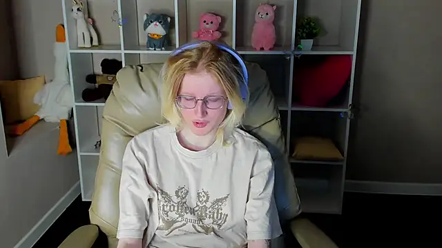 ElizabethHarpper online show from December 18, 1:00 am