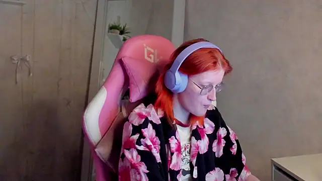 ElizabethHarpper online show from February 5, 8:08 am