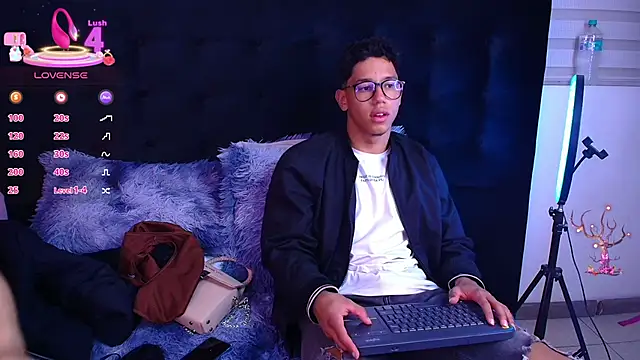 Snapshot of RyanPricee chatting on December 16, 1:21 am RyanPricee online show from December 16, 1:21 am