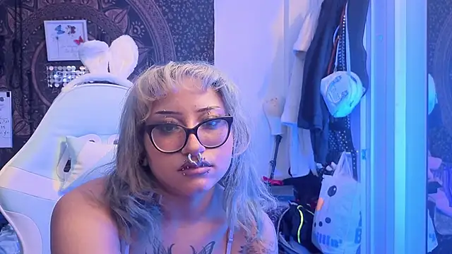 deluxxxeblu online show from January 19, 3:32 am