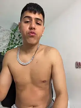 Snapshot of Angel_Khouri chatting on February 1, 4:00 am Angel Khouri online show from February 1, 4:00 am