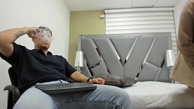DAVID VICTORIAA online show from May 29, 1:09 pm