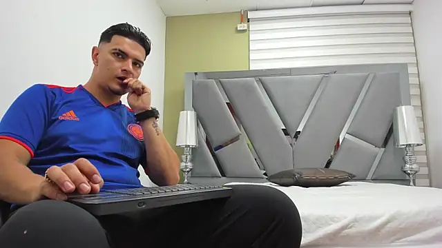 DAVID VICTORIAA online show from June 12, 1:10 pm