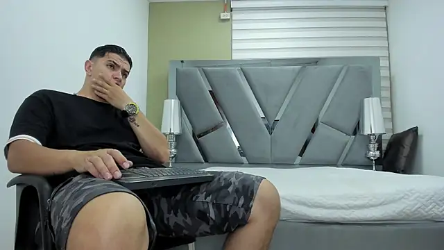 DAVID VICTORIAA online show from July 8, 1:04 pm