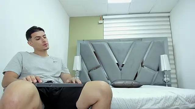 DAVID VICTORIAA online show from July 14, 1:06 pm