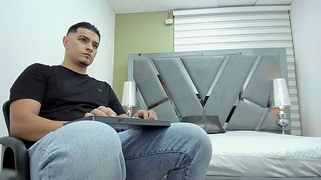 DAVID VICTORIAA online show from July 17, 1:07 pm