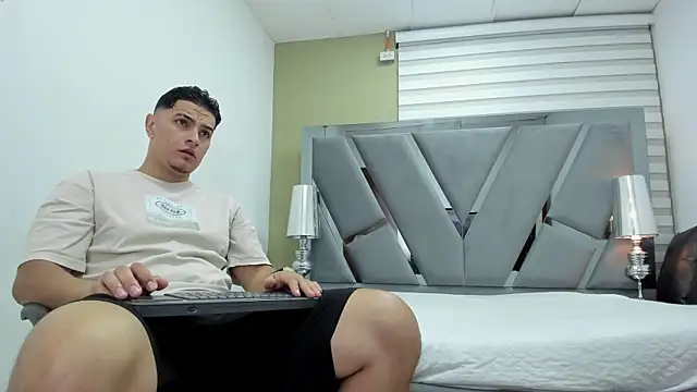 DAVID VICTORIAA online show from July 25, 1:08 pm