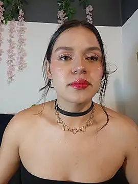 Snapshot of Danni_shy chatting on May 19, 11:22 pm Danni shy online show from May 19, 11:22 pm