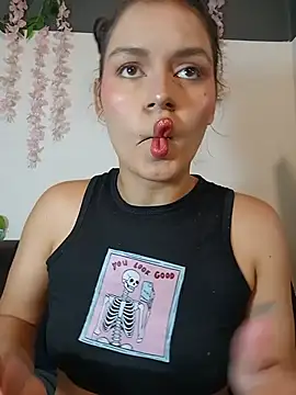 Snapshot of Danni_shy chatting on May 20, 11:11 pm Danni shy online show from May 20, 11:11 pm