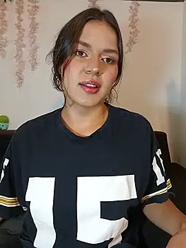 Snapshot of Danni_shy chatting on May 24, 8:25 pm Danni shy online show from May 24, 8:25 pm