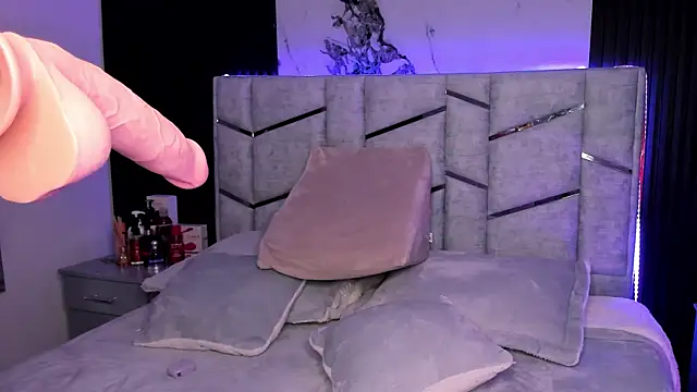 daniiphoeniixx online show from February 2, 10:02 am